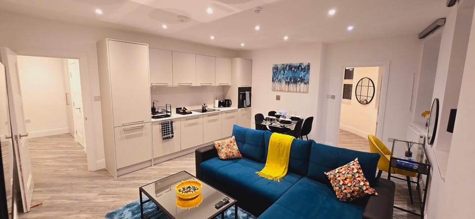 Abbey Corner By Nivaas-Located in the heart of the city centre-5 minute walk to train station-20 minutes to London via train Apartment in Reading