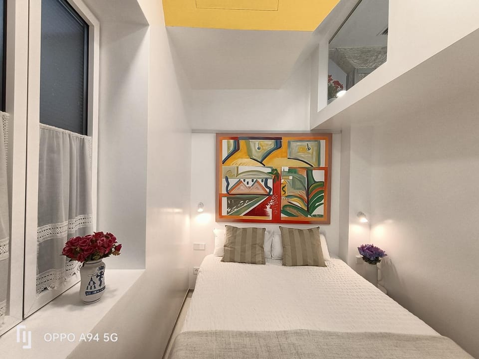 Bed, Decorative detail, Bedroom