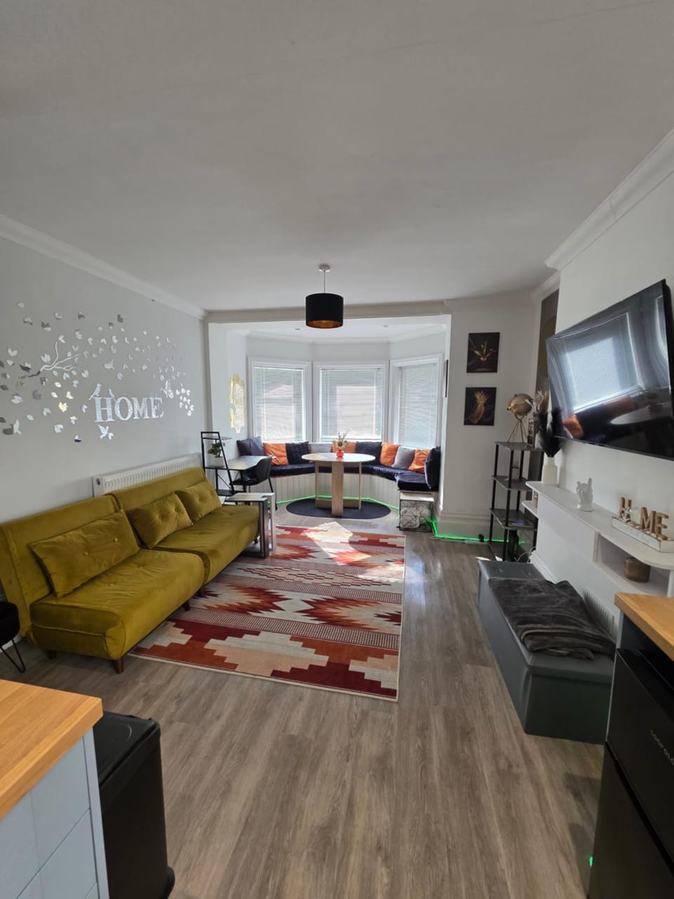 Communal lounge/ TV room, TV and multimedia, Living room, Seating area, Evening entertainment