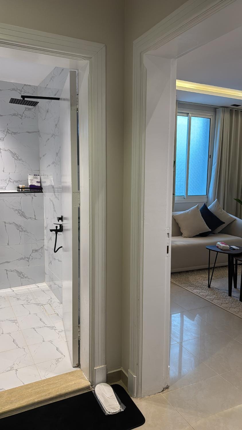 Bathroom, Photo of the whole room