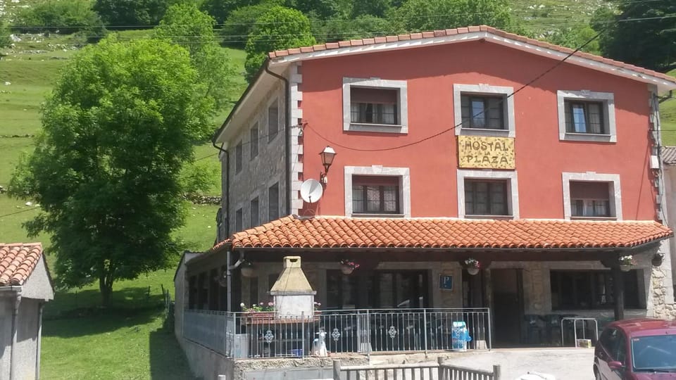Hostal La Plaza Bed and Breakfast in Cantabria