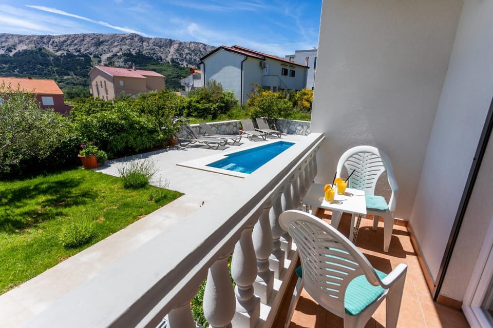 Balcony/Terrace, Mountain view, Pool view