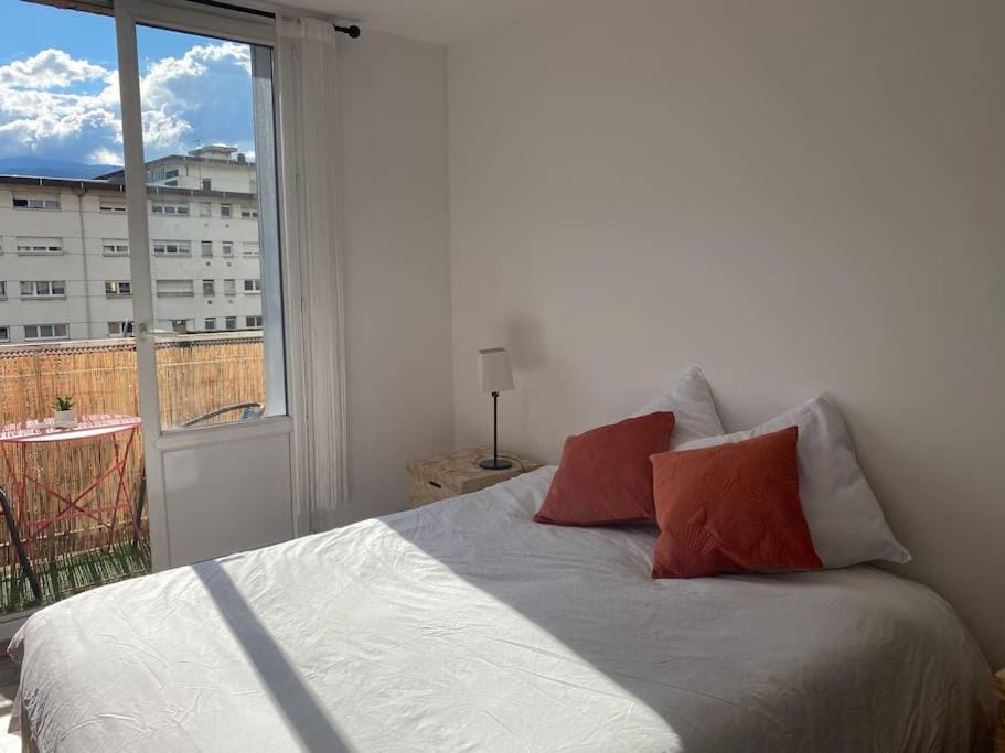 Balcony/Terrace, Quiet street view