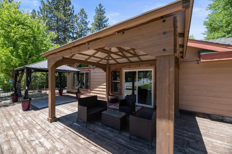 Property building, Patio, Day