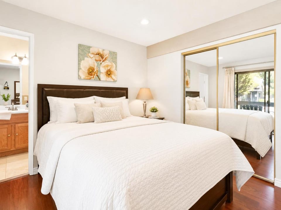 Lakeview Condo - Lakefront Complex, Lake Views, Heated Pool House in Big Bear