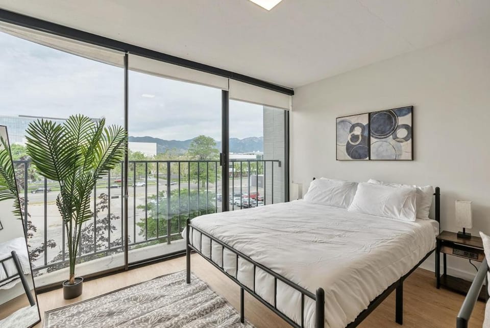 Downtown Studio - Gym - Parking - PetsOK Apartment in Salt Lake City
