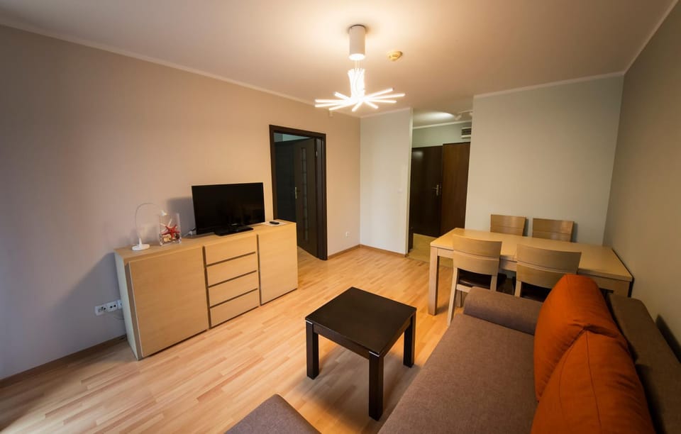TV and multimedia, Seating area, Text overlay
