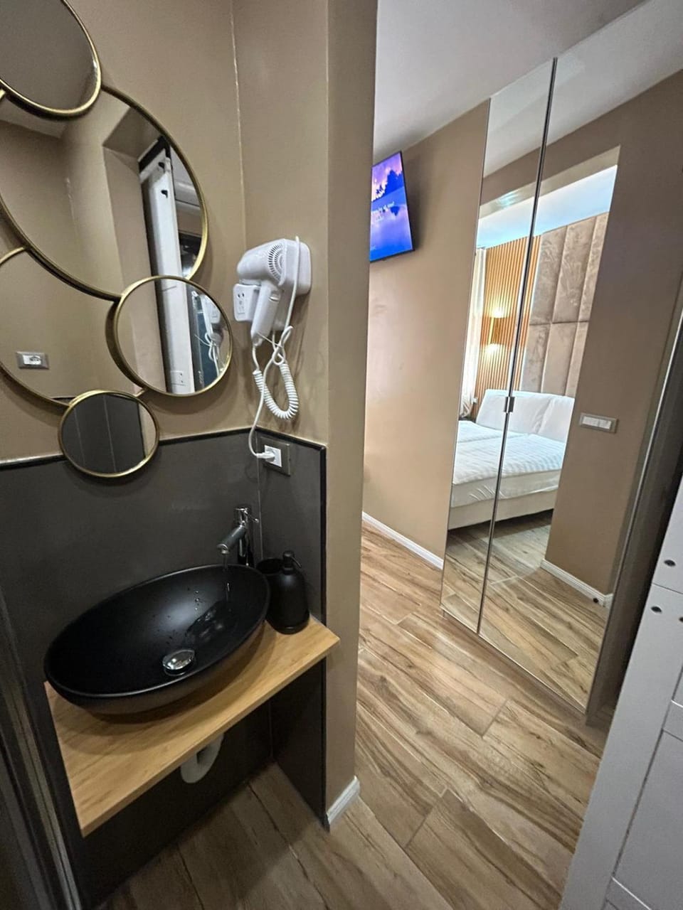 Shower, Bed, Bathroom, Photo of the whole room, Bedroom