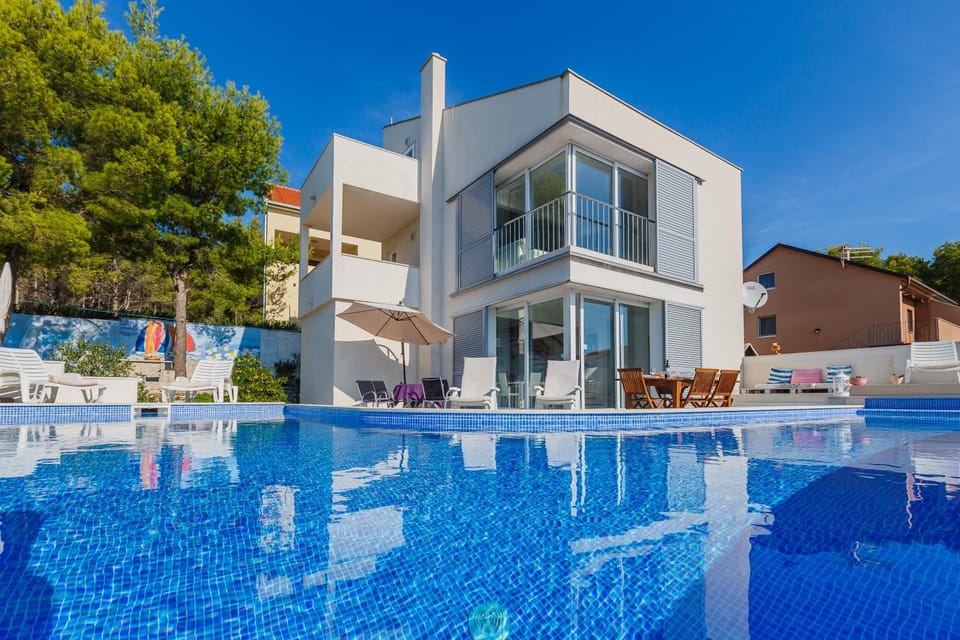 Property building, Pool view