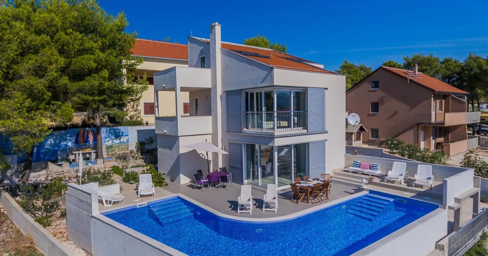 Property building, Bird's eye view, Garden, Balcony/Terrace, Pool view, Swimming pool