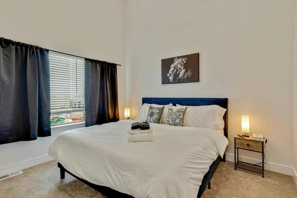 Spacious townhouse - Mins to Downtown SLC - Garage House in Salt Lake City