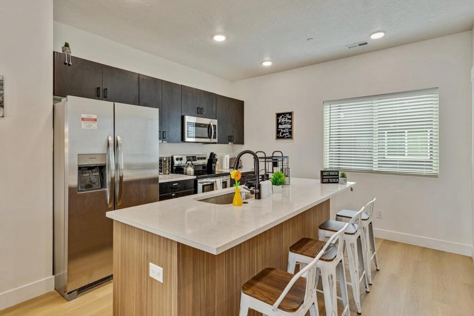 Spacious townhouse - Mins to Downtown SLC - Garage House in Salt Lake City