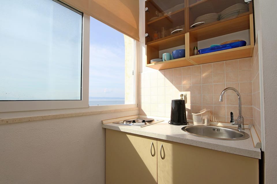 Day, Kitchen or kitchenette
