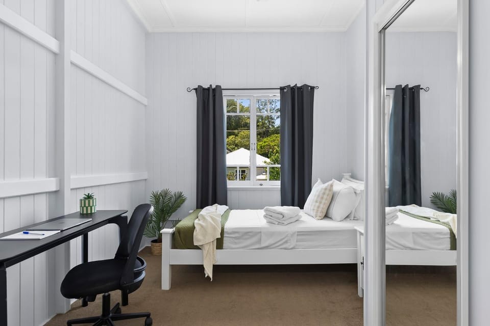 Bed, Photo of the whole room, Decorative detail, Bedroom, towels