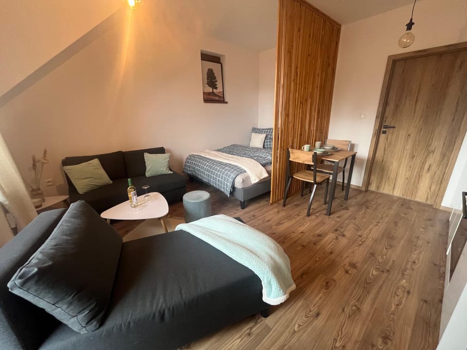 Photo of the whole room, Bedroom