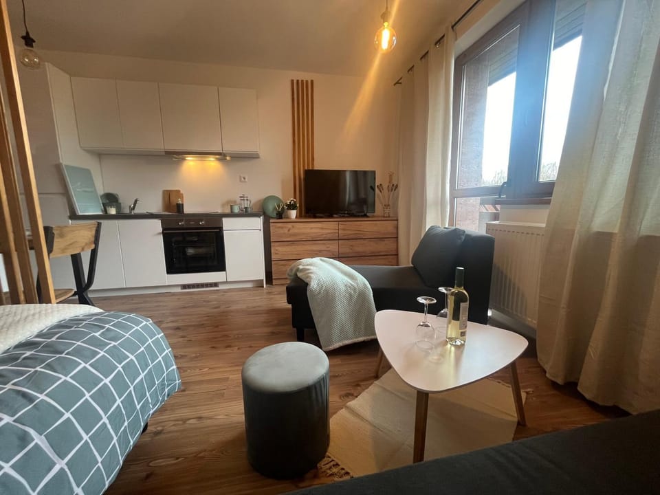 Communal lounge/ TV room, Kitchen or kitchenette, Living room