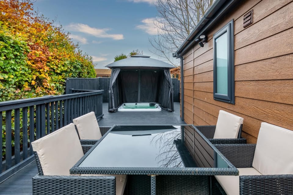 Patio, Day, View (from property/room), Balcony/Terrace, Living room, Seating area, Dining area