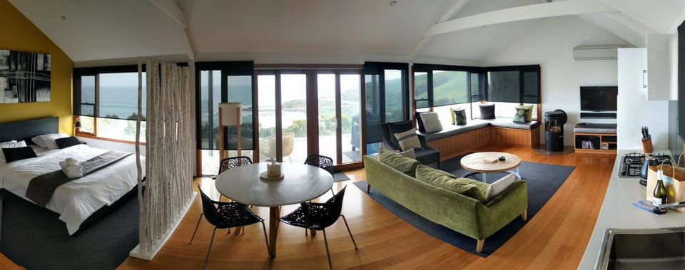 Living room, Photo of the whole room