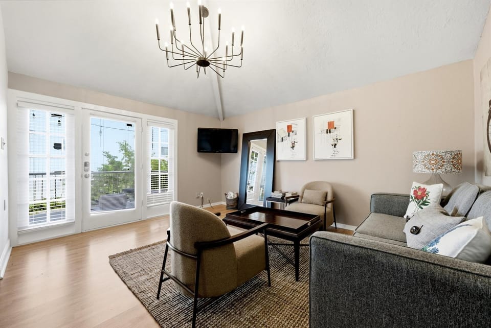 Stylish Museum Apt 3 Comfort & Culture Combined Duplex Apartment in Houston