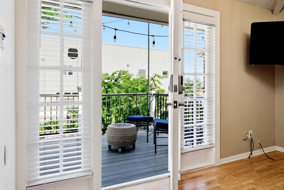 Stylish Museum Apt 3 Comfort & Culture Combined Duplex Apartment in Houston