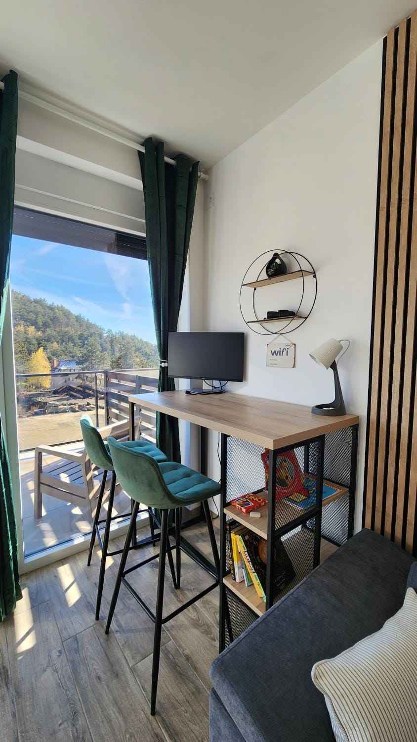 Business facilities, Mountain view