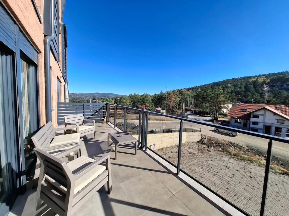 Day, Natural landscape, View (from property/room), Balcony/Terrace, Mountain view
