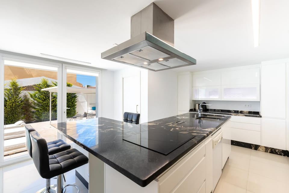 Kitchen or kitchenette, Living room