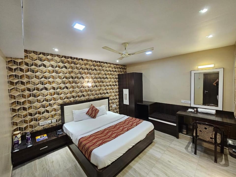 Bed, Photo of the whole room, Bedroom, air conditioner