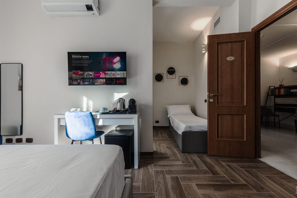 TV and multimedia, Coffee/tea facilities, Photo of the whole room, minibar, air conditioner