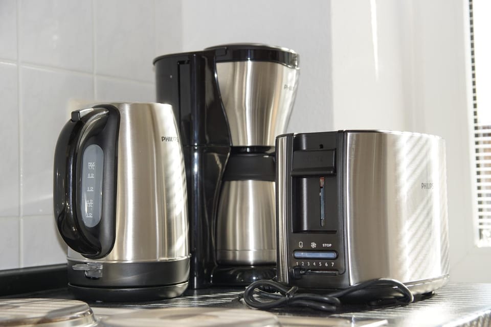 Coffee/tea facilities, toaster