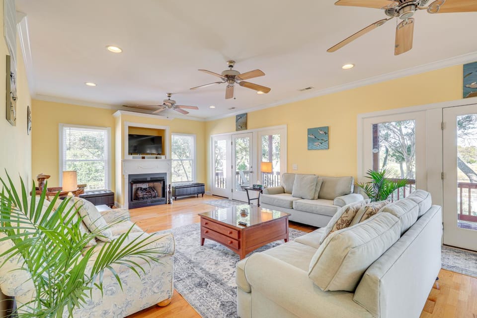 Waterfront Oak Island Home w/ Dock House in Oak Island