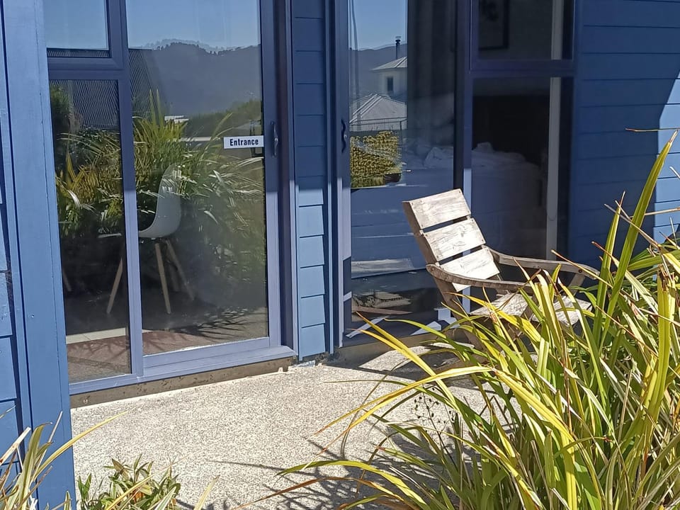 Patio, Facade/entrance