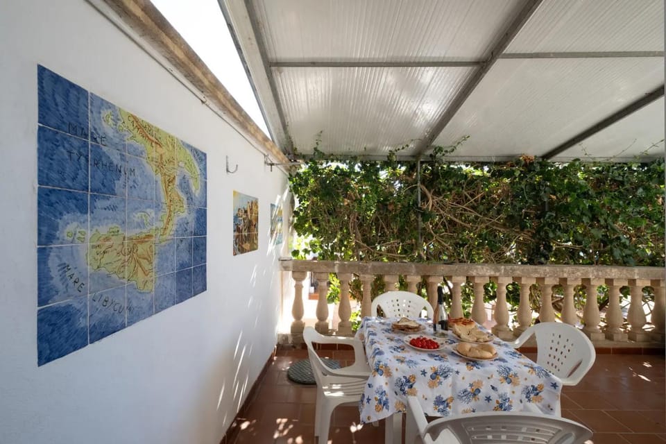 Restaurant/places to eat, Seating area