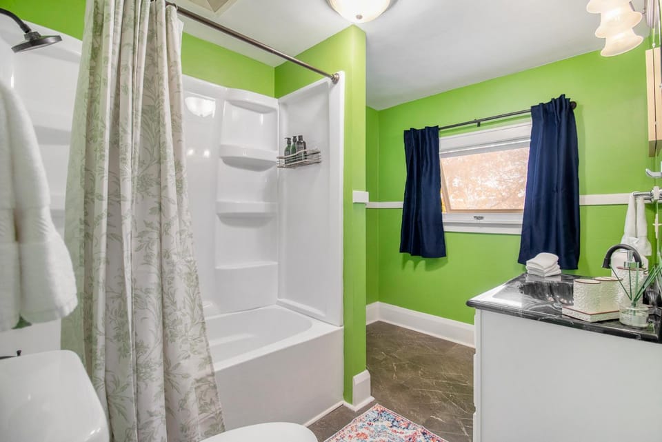 GAME DAY Haven- Sleeps 10, Near Notre Dame & DT! House in South Bend