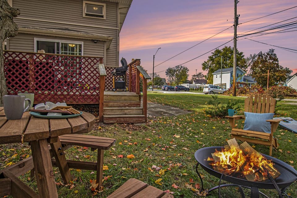 GAME DAY Haven- Sleeps 10, Near Notre Dame & DT! House in South Bend