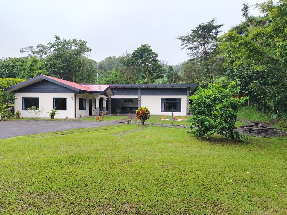 Facade/entrance, Natural landscape, Garden, Garden