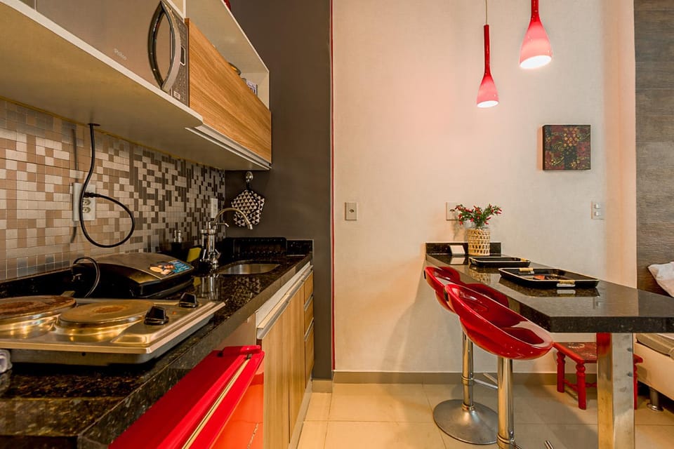 Kitchen or kitchenette, minibar, stove