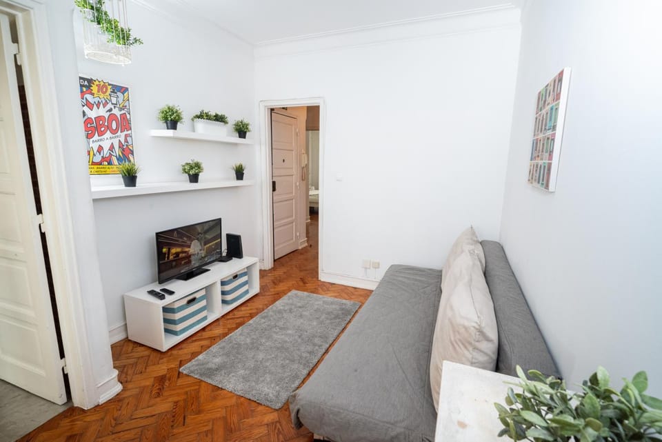 Communal lounge/ TV room, TV and multimedia, Living room, Seating area, Evening entertainment