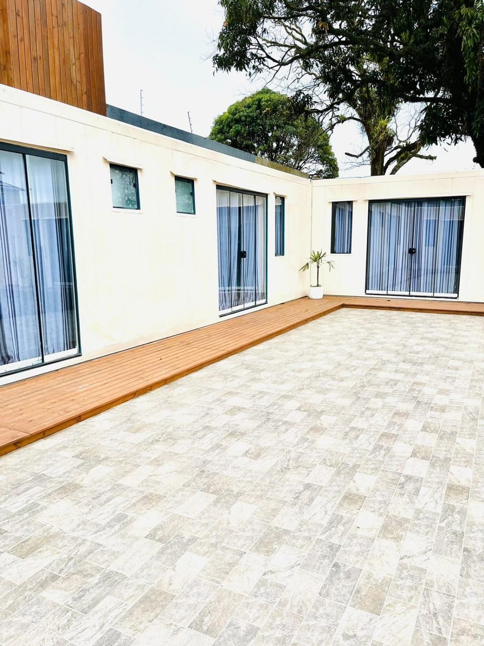 Suítes Praia Containers Inn in Florianopolis