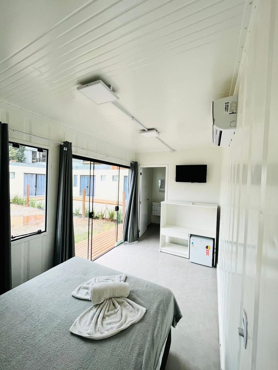 Suítes Praia Containers Inn in Florianopolis