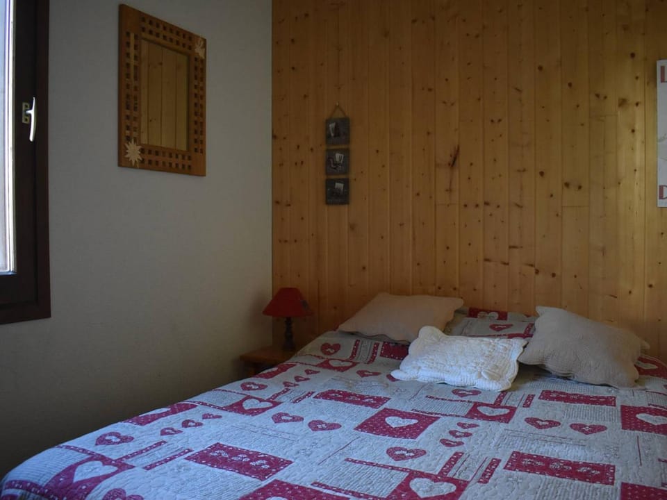 Charmant T2 Cabine Style Chalet, exposé Sud, proche centre et télécabines - FR-1-580-123 Cabin in Bolquère