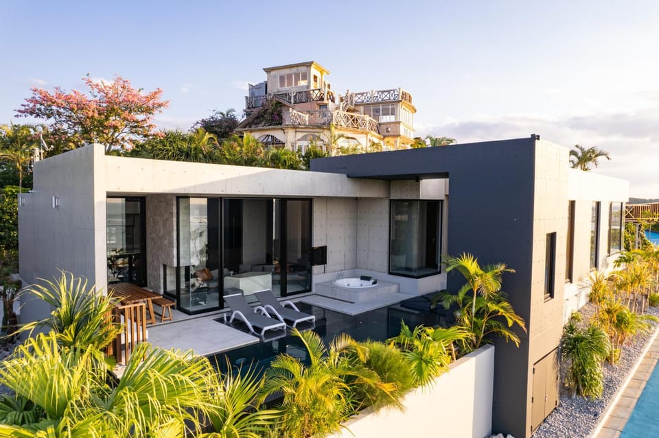 Property building, Balcony/Terrace, Swimming pool, sunbed