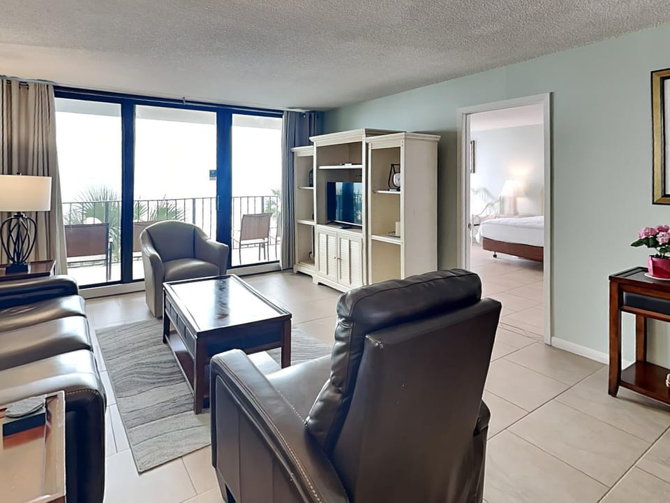 TV and multimedia, View (from property/room), Balcony/Terrace, Living room, Seating area, Bedroom, Sea view, furniture