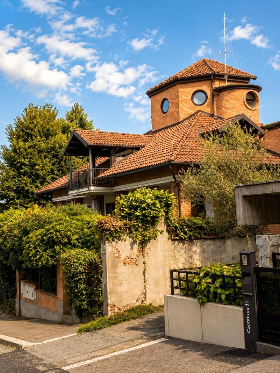 Property building, Day, Landmark view
