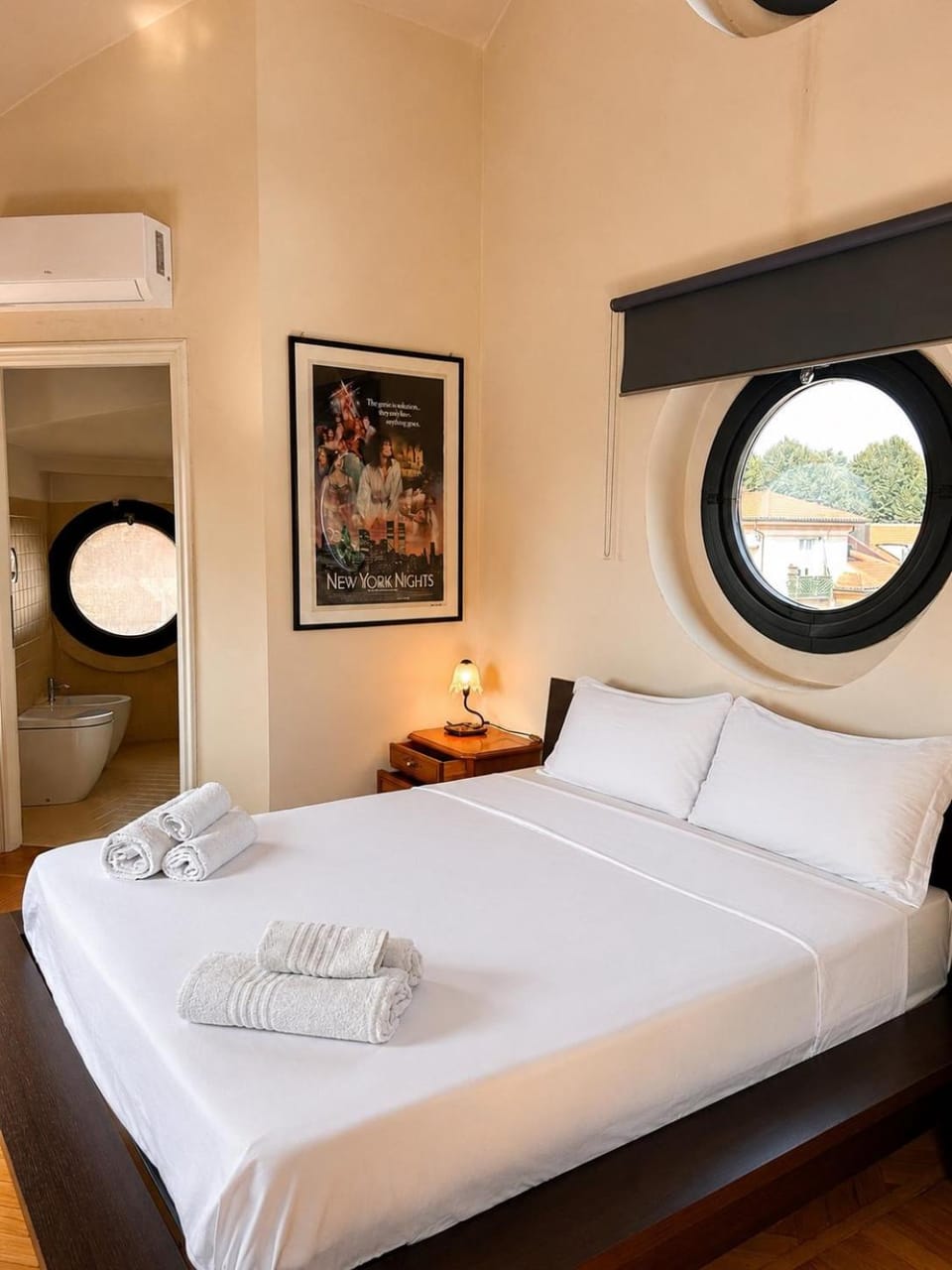 Bed, Bedroom, towels, air conditioner