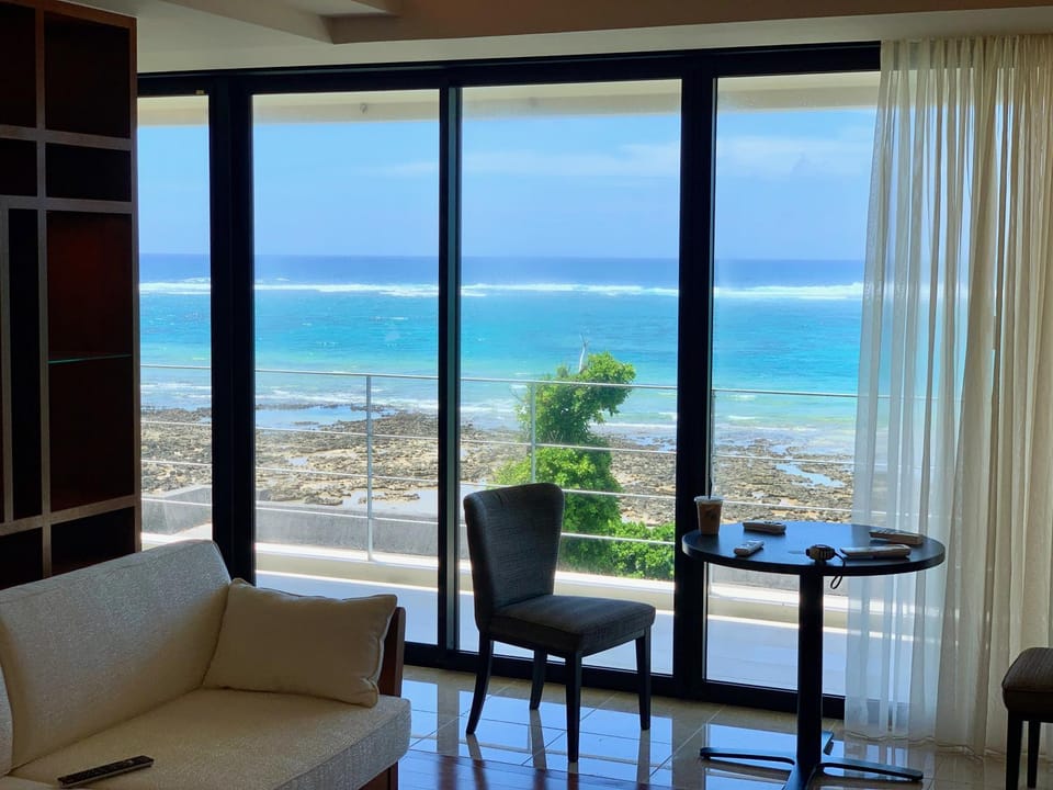 Day, Natural landscape, View (from property/room), Balcony/Terrace, Living room, Seating area, Dining area, Beach, Sea view