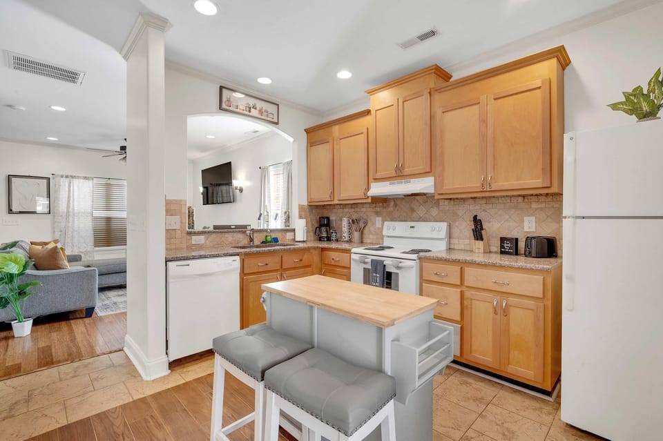 Cozy 2B Townhouse - King Bed House in Kannapolis
