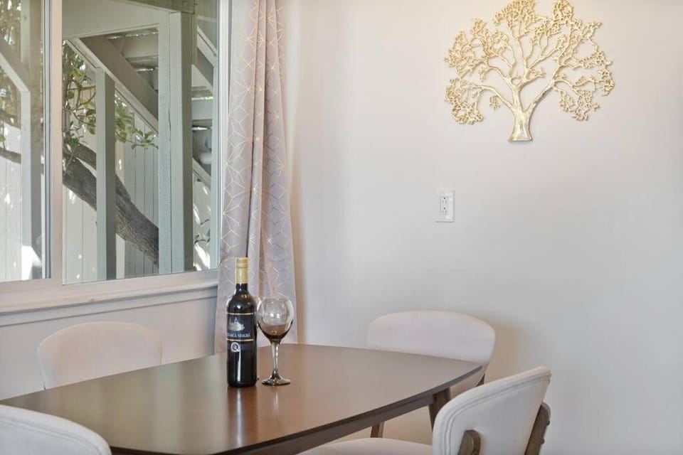 Mountain View 2BR 1 Bath Retreat with Private Lanai Apartment in Pacifica