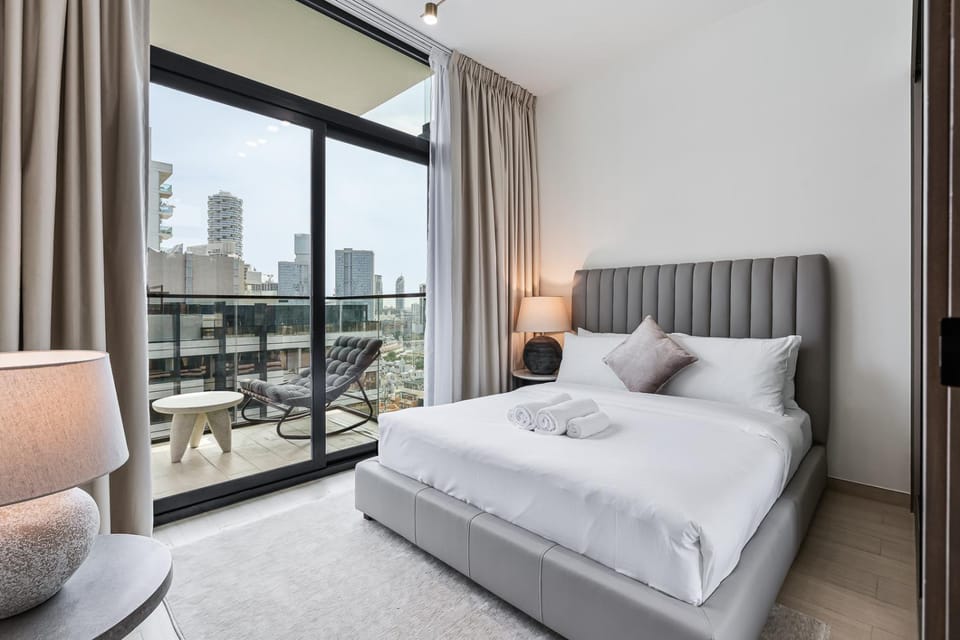 Elegant - 3BR - near Palm Jumeirah - Pool and Gym Apartment in Dubai