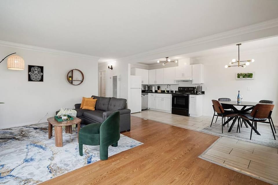 Charming 2Beds with Mountain & Ocean Views Apartment in Pacifica